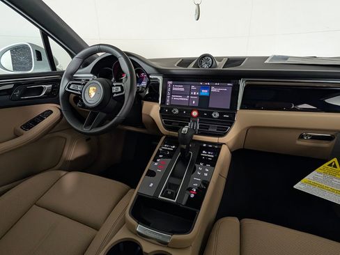 New 2026 Porsche Macan image 22