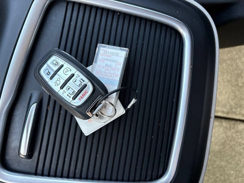 Used 2024 Chrysler Pacifica Touring-L FWD image 12