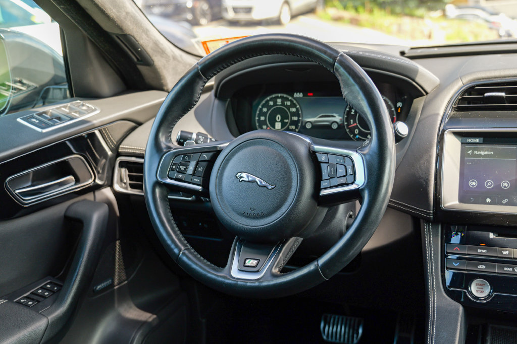 Used 2019 Jaguar F-PACE R-Sport AWD/4WD image 43