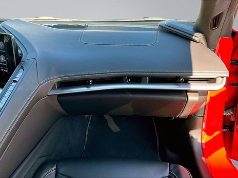 Used 2022 Chevrolet Corvette Stingray Premium Cpe w/ Z51 Performance Package image 17