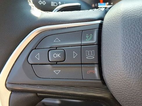 Used 2024 Jeep Grand Cherokee Altitude image 23