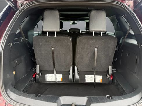 Used 2018 Ford Explorer XLT w/ Equipment Group 202A AWD/4WD image 9