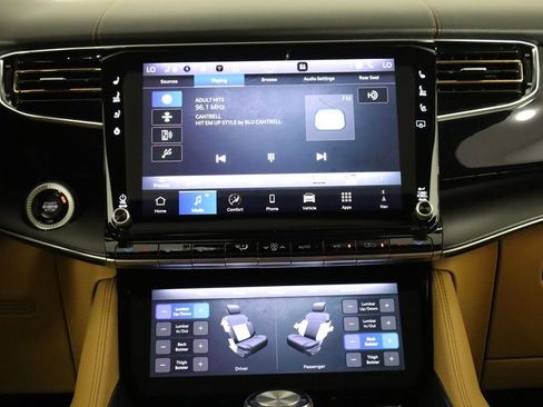 Used 2025 Jeep Grand Wagoneer L Series III w/ Rear Seat Video Group 1 AWD/4WD image 29