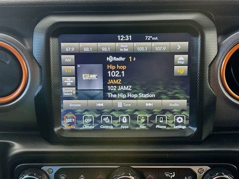 Used 2022 Jeep Gladiator Mojave w/ Cold Weather Group AWD/4WD image 17