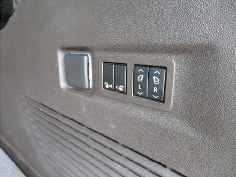 Used 2021 Chevrolet Suburban LT w/ LT Signature Package AWD/4WD image 17