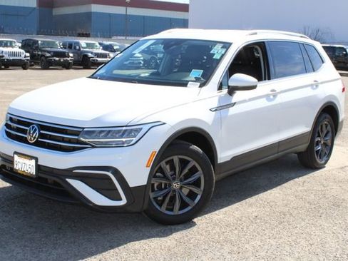 Used 2022 Volkswagen Tiguan SE image 11