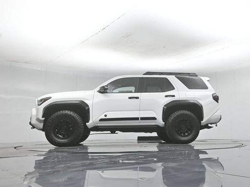 Used 2025 Toyota 4Runner Trailhunter AWD/4WD image 53