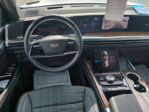 Certified 2025 Cadillac Escalade ESV Sport Platinum AWD/4WD image 21
