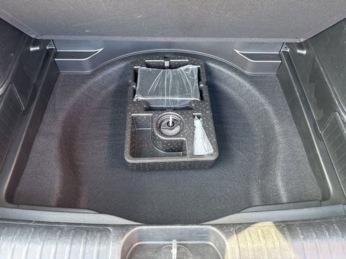 Used 2023 Jeep Cherokee Altitude Lux image 55