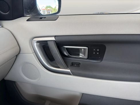 Used 2019 Land Rover Discovery Sport HSE AWD/4WD image 17