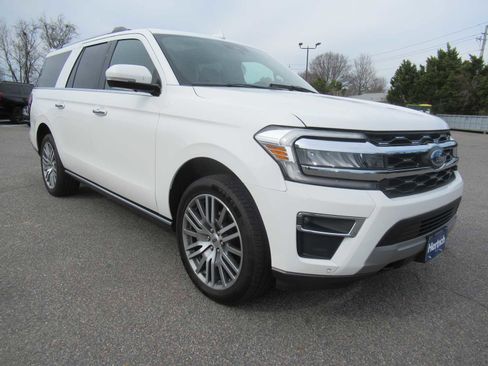 Used 2022 Ford Expedition Max Limited image 3