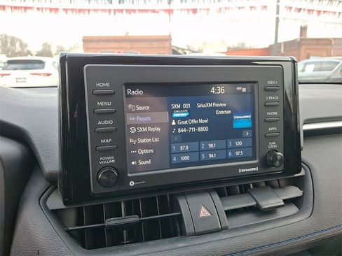 Used 2022 Toyota RAV4 SE image 18