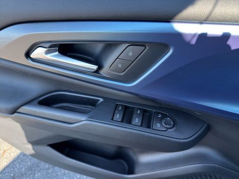 New 2026 Chevrolet Equinox EV LT image 11