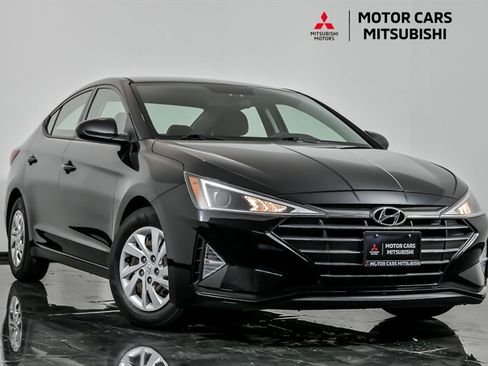 Used 2019 Hyundai Elantra SE FWD image 1
