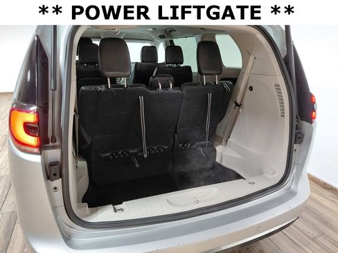 Certified 2024 Chrysler Pacifica Touring-L image 20