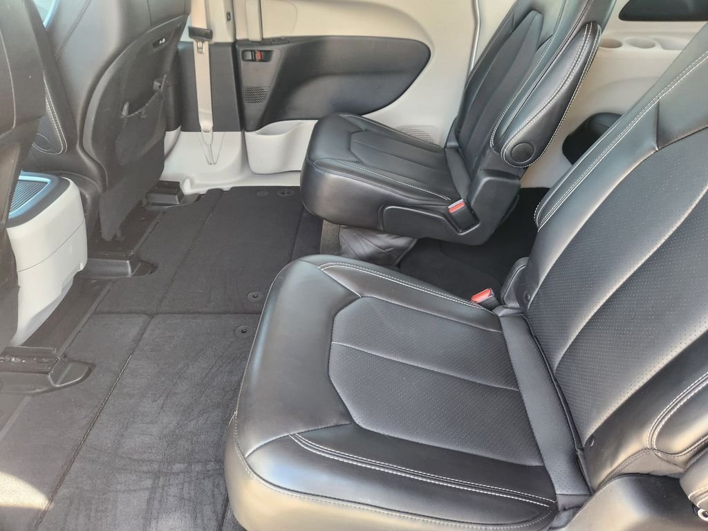 Used 2024 Chrysler Pacifica Touring-L FWD image 28