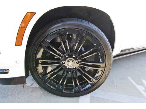 Used 2025 Cadillac Escalade ESV Sport w/ Touring Package image 31