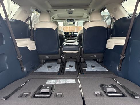 New 2026 Kia Carnival SX w/ SX Dark Edition Package image 17