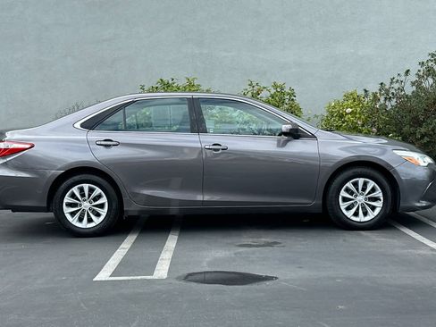 Used 2015 Toyota Camry LE image 6