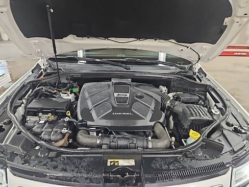 Used 2016 Jeep Grand Cherokee Summit w/ Platinum Series Group image 40