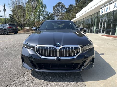 New 2026 BMW i5 eDrive40 w/ M Sport Package RWD image 3