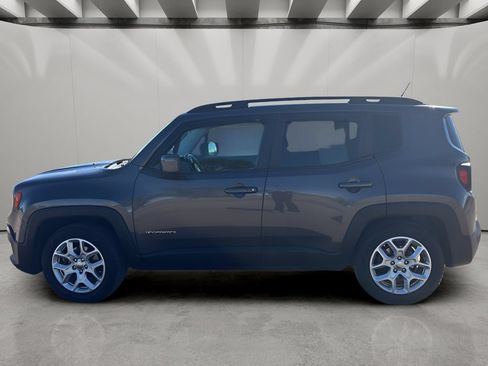 Used 2017 Jeep Renegade Latitude FWD image 2
