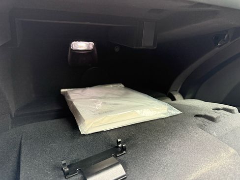 Used 2019 Audi e-tron Premium Plus image 32