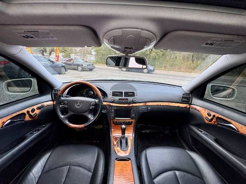 Used 2009 Mercedes-Benz E 320 BlueTEC Sedan image 10