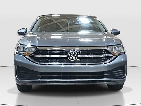 Used 2022 Volkswagen Jetta SE FWD image 2