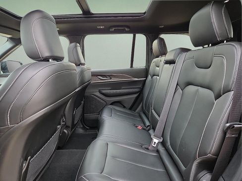 New 2025 Jeep Grand Cherokee Limited w/ Black Appearance Package AWD/4WD image 10