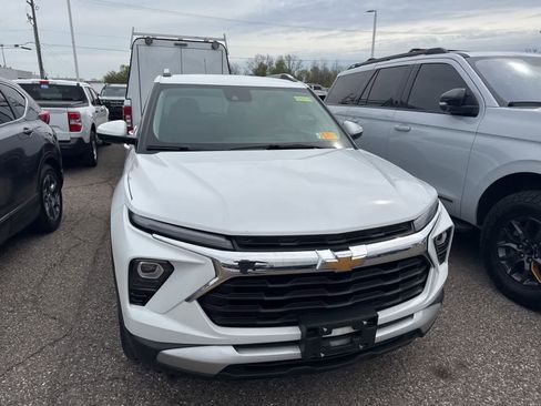 Used 2024 Chevrolet TrailBlazer LT w/ LT Cold Weather Package FWD image 5