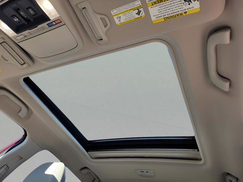 Used 2023 Subaru Forester Limited image 16