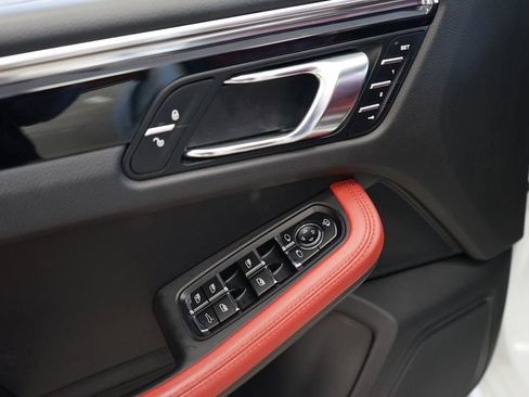 Used 2015 Porsche Macan S w/ Premium Package Plus image 25