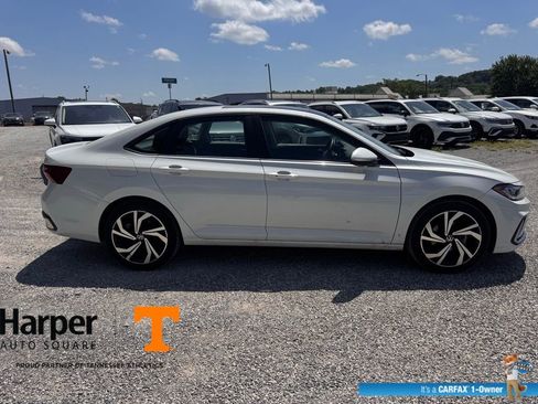 Used 2025 Volkswagen Jetta SEL FWD image 6