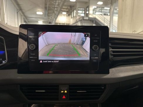 Used 2025 Volkswagen Jetta SE w/ Sunroof Package image 26