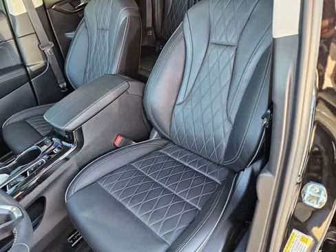 Used 2023 Buick Envision Avenir image 14