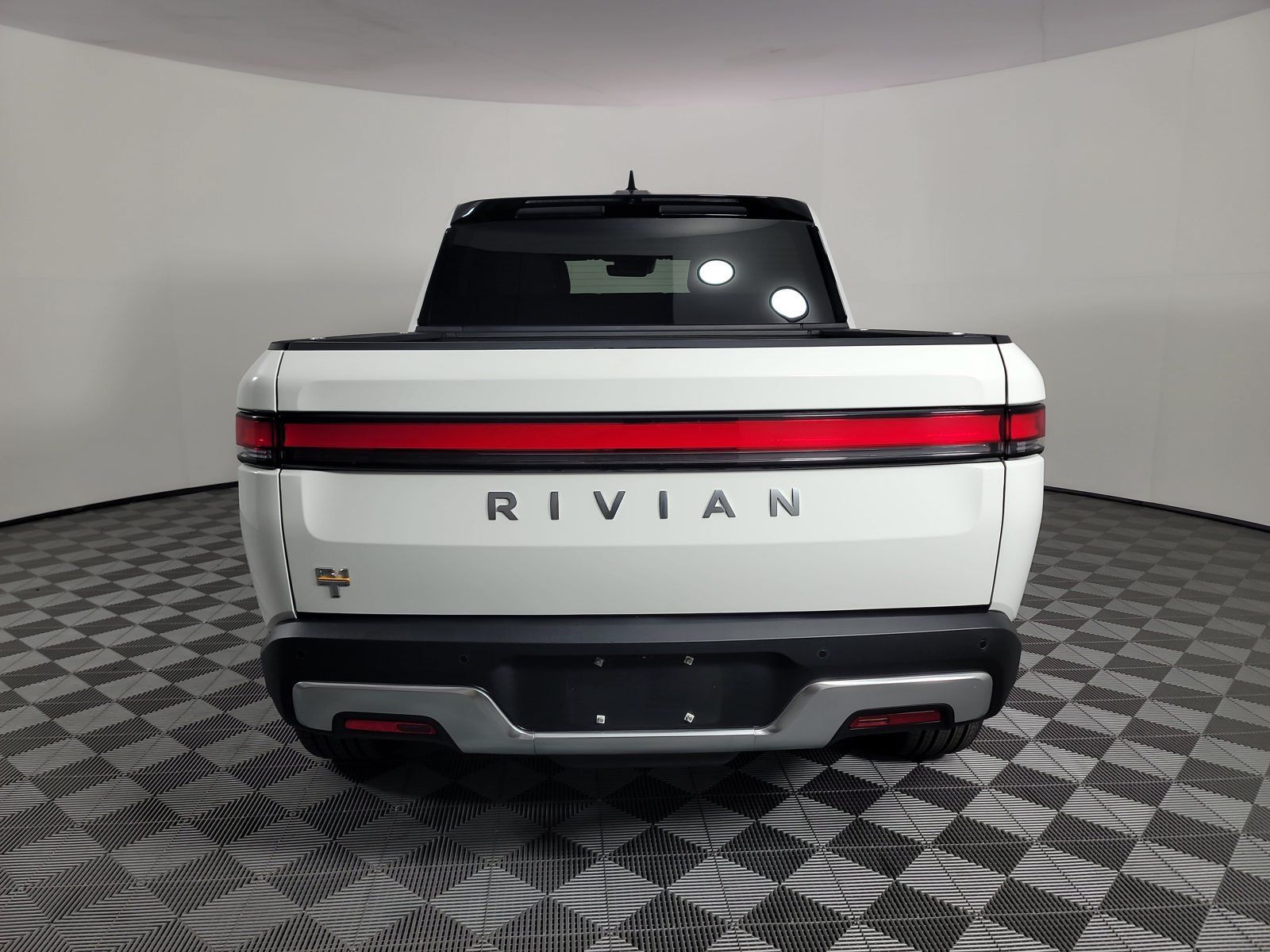 Used 2022 Rivian R1T Adventure AWD/4WD image 4