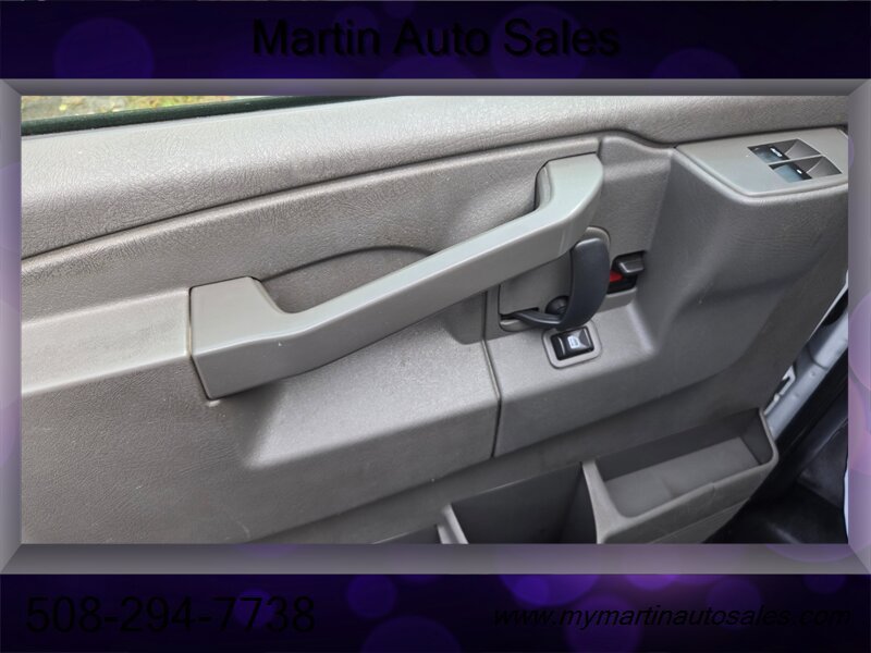 Used 2018 GMC Savana 2500 RWD image 11