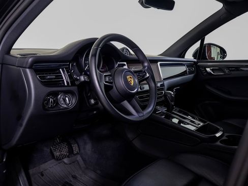 Certified 2024 Porsche Macan w/ Premium Plus Package image 5