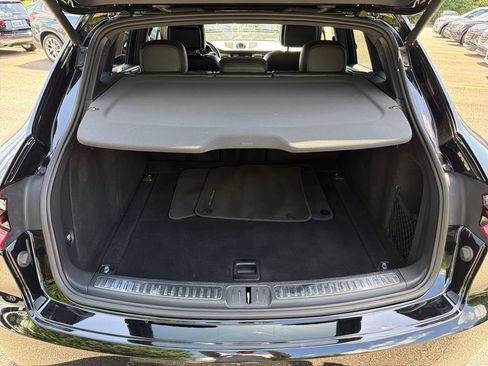 Used 2018 Porsche Macan AWD/4WD image 18