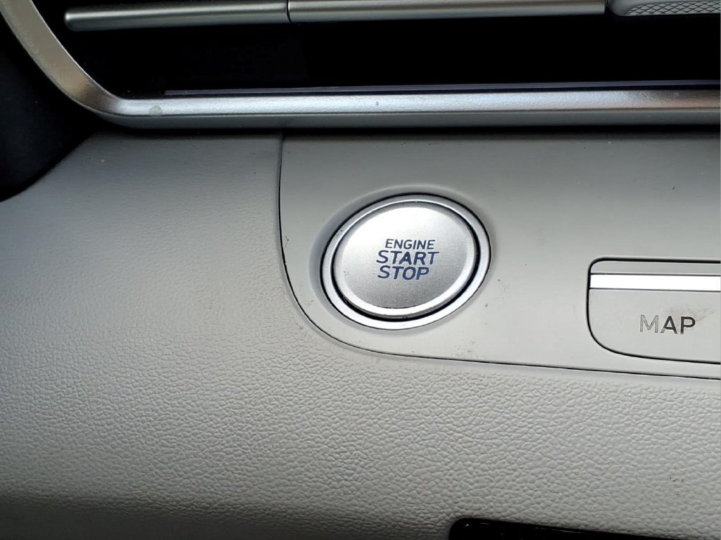 Used 2025 Hyundai Elantra Limited FWD image 24