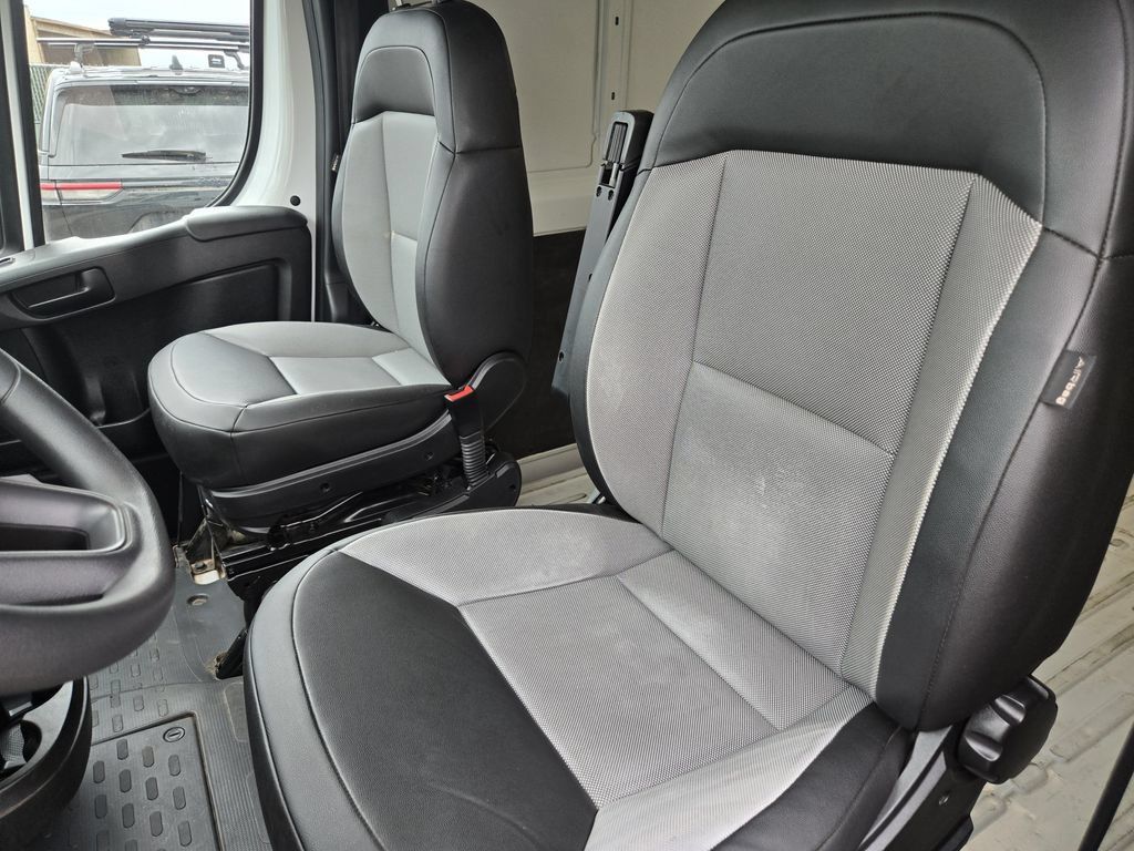 Used 2025 RAM ProMaster 2500 w/ Convenience Group FWD image 16