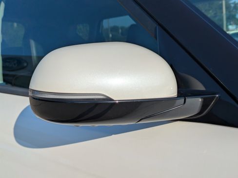 Used 2023 Kia Soul GT-Line image 11