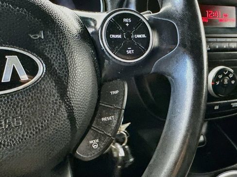 Used 2016 Kia Soul FWD image 25