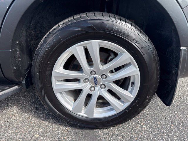 Used 2018 Ford Explorer XLT w/ Equipment Group 202A AWD/4WD image 12
