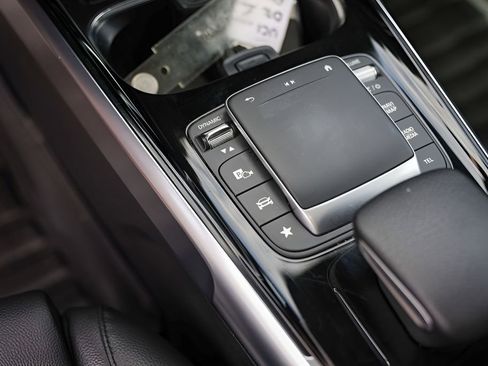 Used 2021 Mercedes-Benz GLB 250 4MATIC image 20