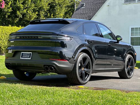 New 2026 Porsche Cayenne Coupe image 8