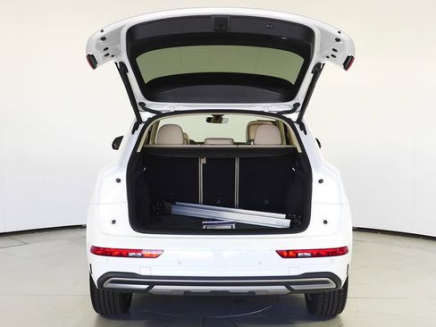 Used 2023 Audi Q5 2.0T Premium w/ Convenience Package image 10