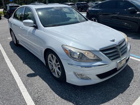 Used 2014 Hyundai Genesis 3.8 w/ Premium Package 02 RWD image 3