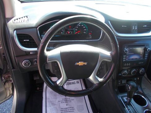 Used 2015 Chevrolet Traverse LT w/ Style and Technology Package image 6